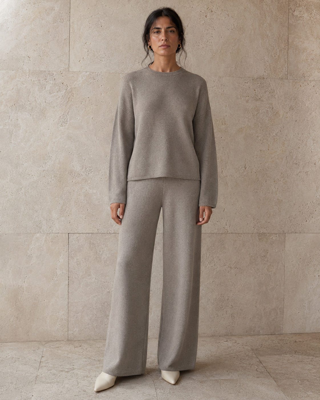 Conjunto de punto en gris topo, top y pantalón a juego